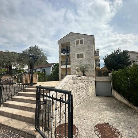 Apartman Tara Τίβατ Εξωτερικό φωτογραφία