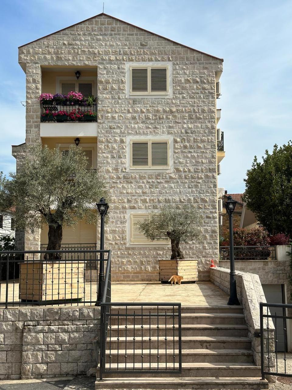 Apartman Tara Τίβατ Εξωτερικό φωτογραφία